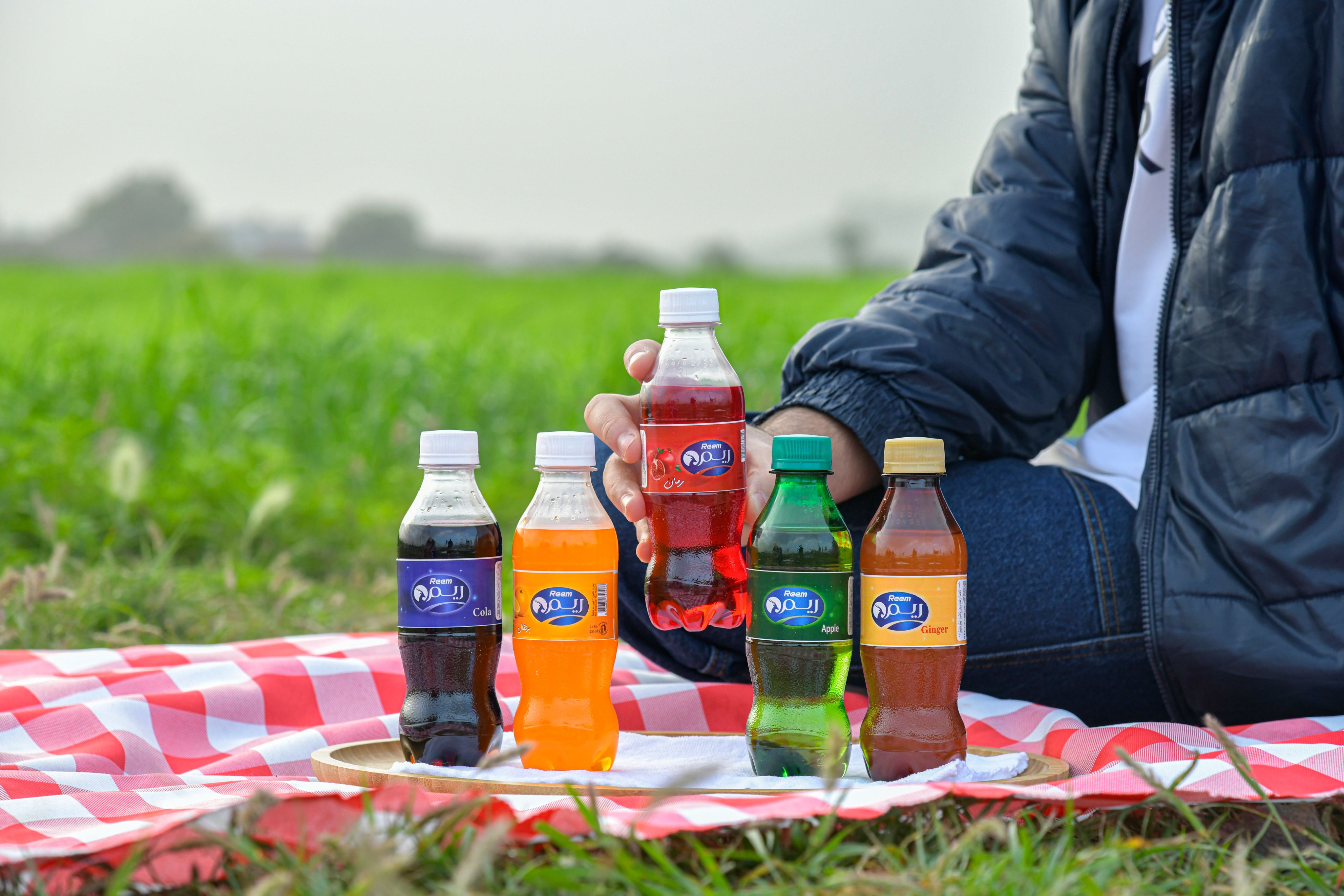 مشروباتك لعندك تجيك.